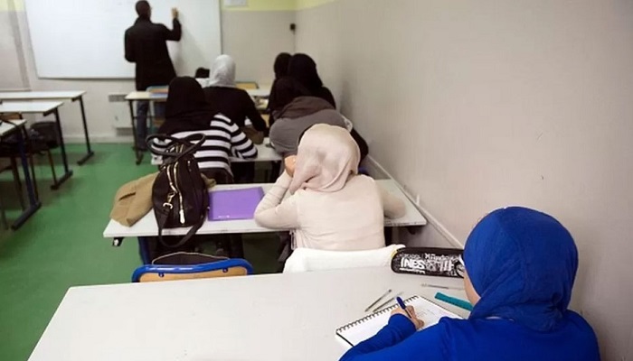 সরকারি স্কুলে বোরকা পরা নিষিদ্ধ করবে ফ্রান্স