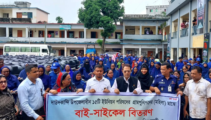 দাউদকান্দিতে বাইসাইকেল পেল ৫৭ গ্রাম পুলিশ