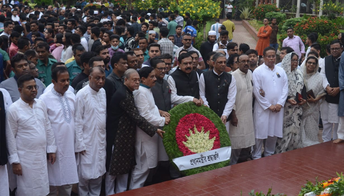 জাতীয় কবির সমাধিতে ওবায়দুল কাদেরসহ আ.লীগ নেতাদের শ্রদ্ধা