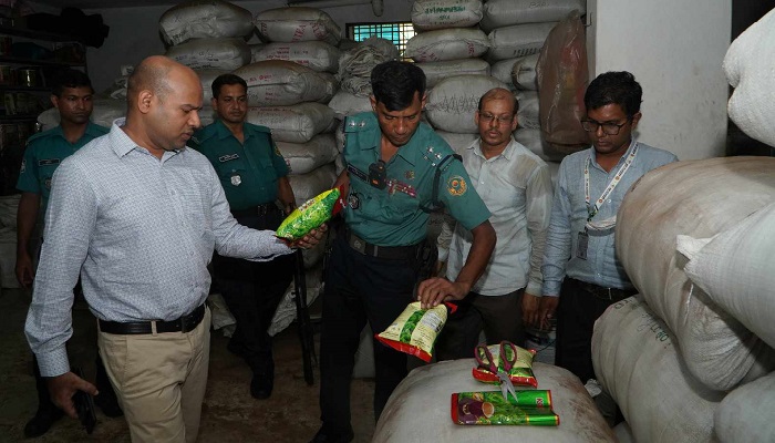 চট্টগ্রামে ভেজাল-মানহীন চা পাতার রমরমা ব্যবসা