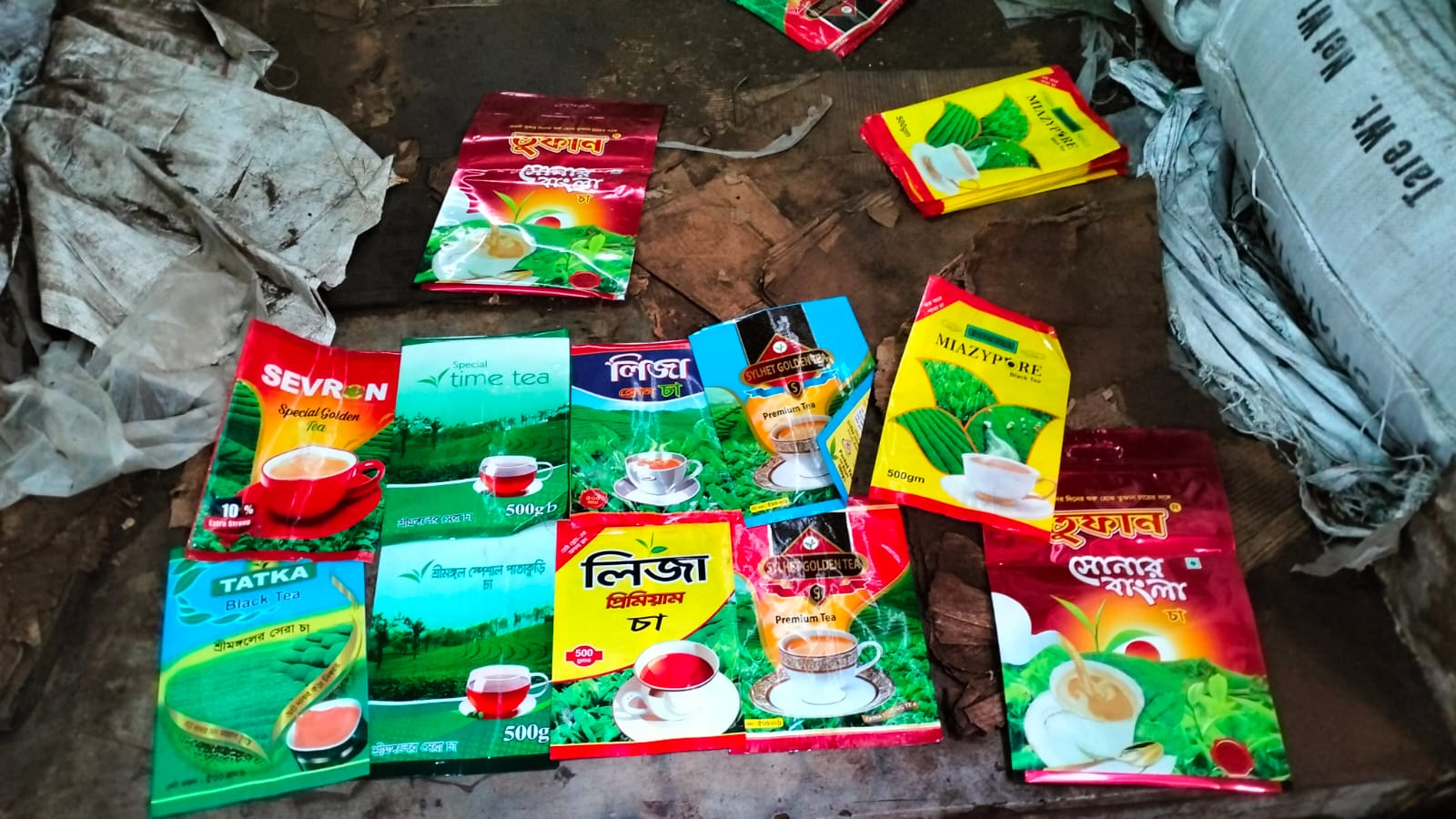 প্রতারণার নানা কৌশল অসাধু চা পাতা ব্যবসায়ীদের
