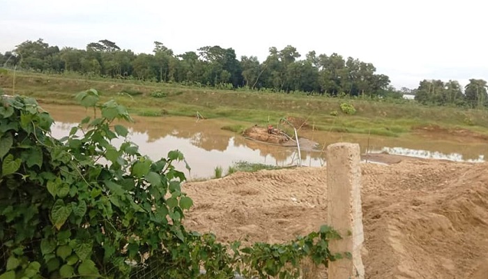মাধবপুরে বালু লুটের হিড়িক