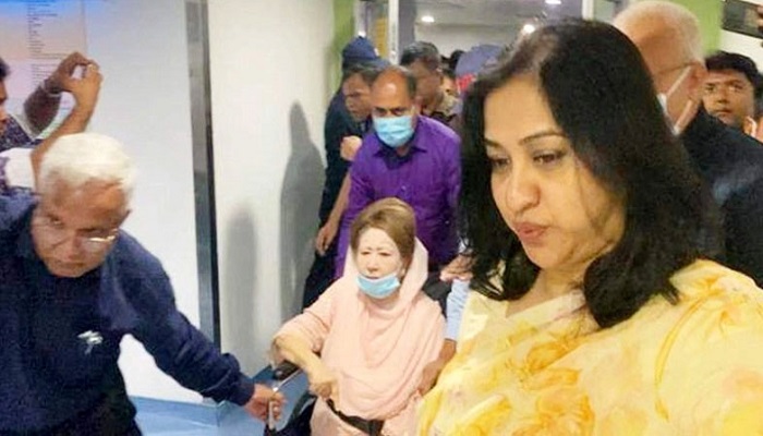 খালেদা জিয়াকে ফের কেবিনে স্থানান্তর