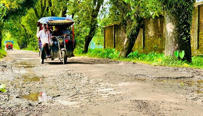 শান্তিগঞ্জ-ডুংরিয়া রাস্তা সংস্কারের অভাবে চলাচলে দুর্ভোগ