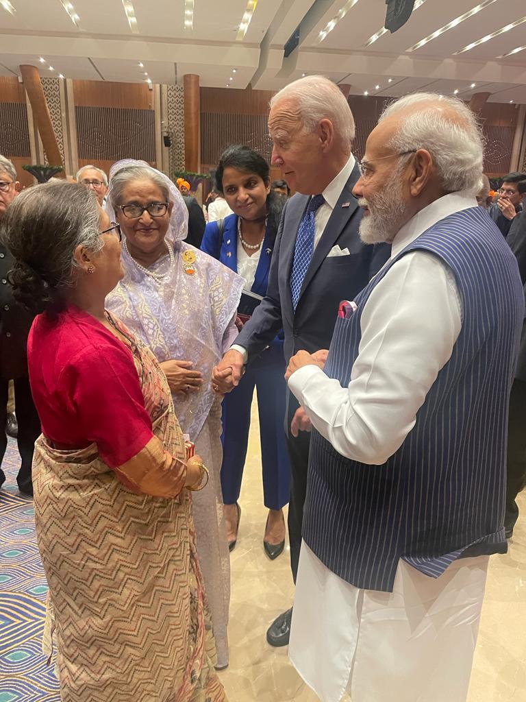 ভারতের রাষ্ট্রপতির নৈশভোজে বঙ্গবন্ধুর দুই কন্যা