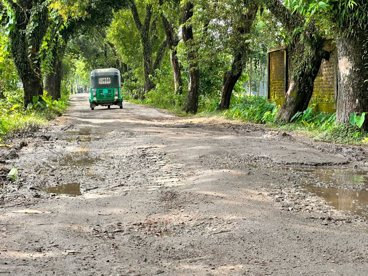 শান্তিগঞ্জ-ডুংরিয়া রাস্তা সংস্কারের অভাবে চলাচলে দুর্ভোগ