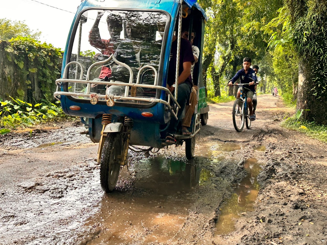 শান্তিগঞ্জ-ডুংরিয়া রাস্তা সংস্কারের অভাবে চলাচলে দুর্ভোগ