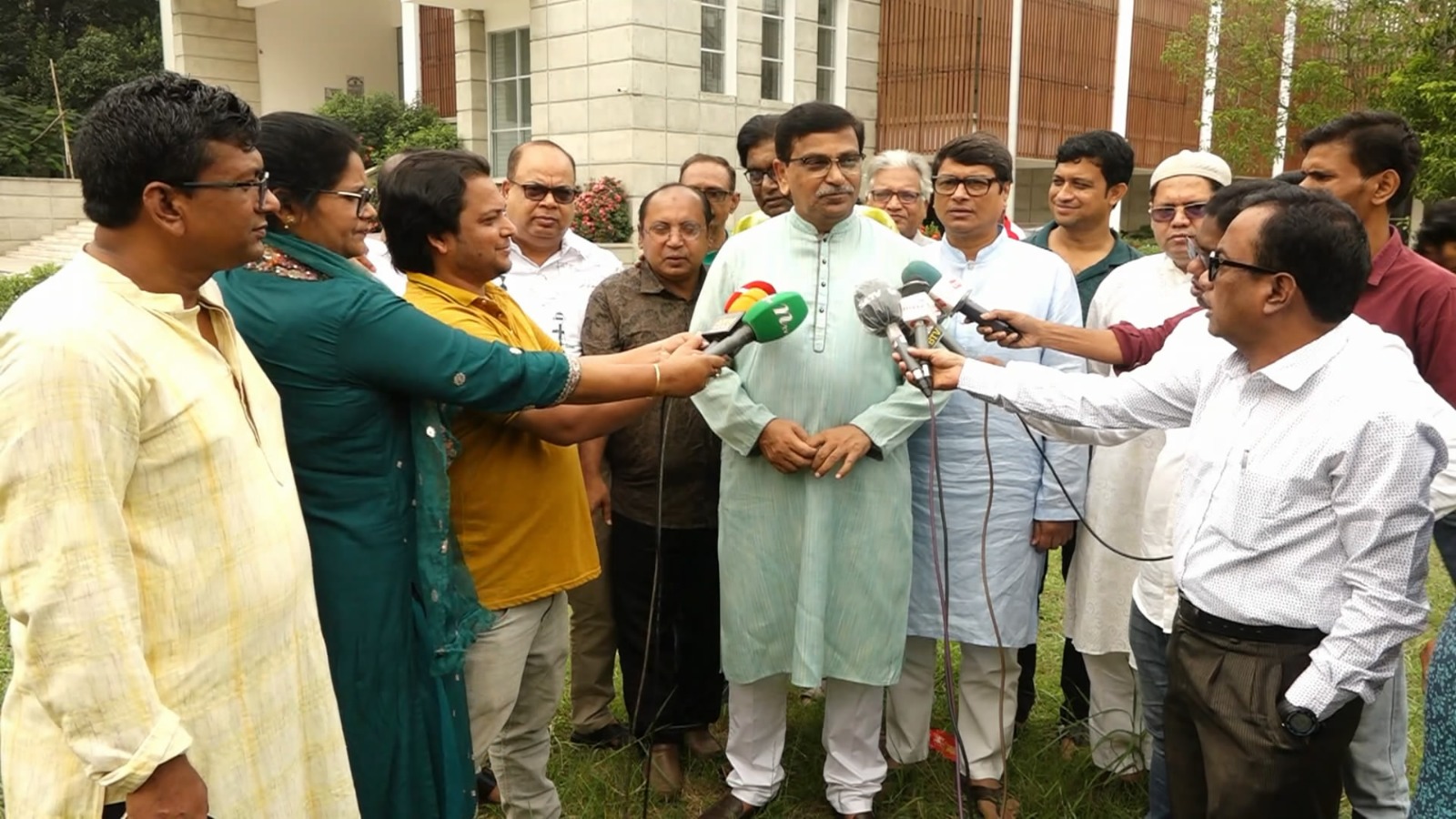 প্রলোভন দেখিয়ে নেতাকর্মীদের ঢাকায় আনছে বিএনপি