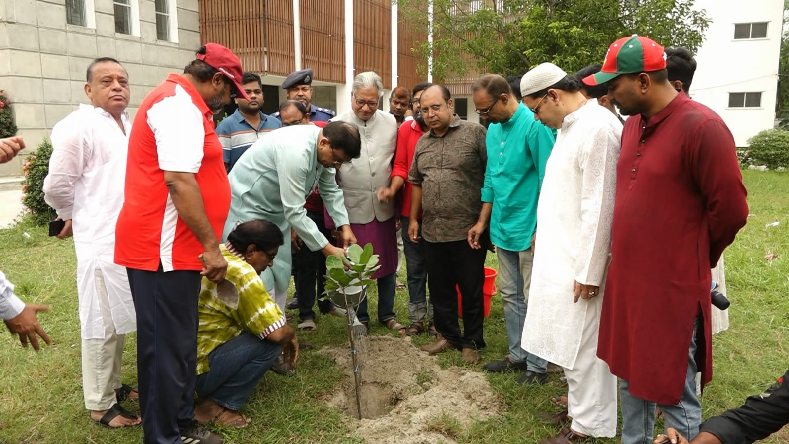 প্রলোভন দেখিয়ে নেতাকর্মীদের ঢাকায় আনছে বিএনপি