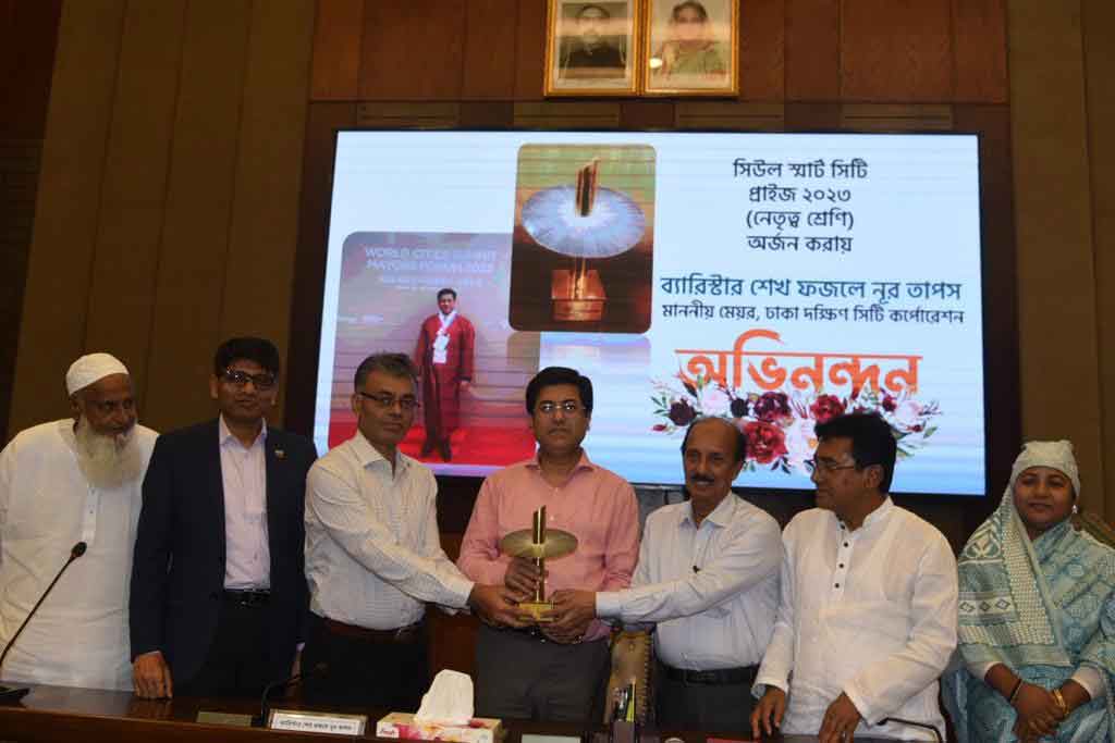সিউল স্মার্ট সিটি প্রাইজ ঢাকাবাসীকে উৎসর্গ করলেন মেয়র