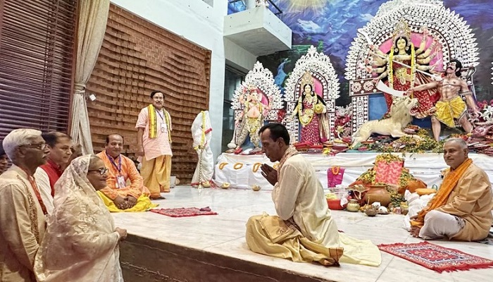 ঢাকেশ্বরী মন্দিরে প্রধানমন্ত্রী