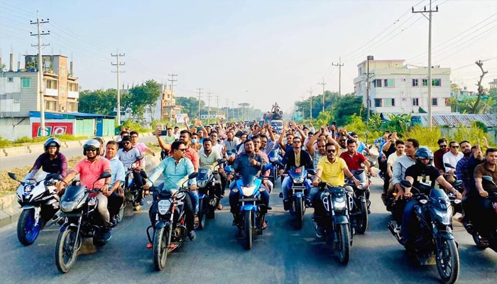 চট্টগ্রামে প্রধানমন্ত্রীর আগমনে মটর সাইকেল শোভাযাত্রা
