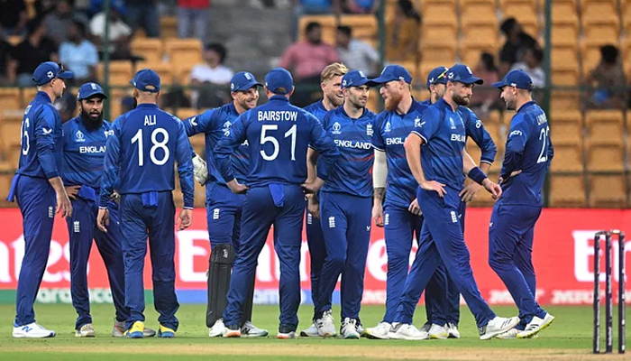 শ্রীলঙ্কাকে ‘খাটো করে দেখায়’ হেরেছে ইংল্যান্ড