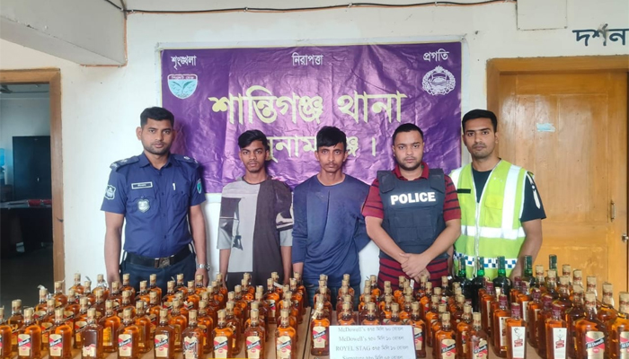 শান্তিগঞ্জে ১১৫ বোতল ভারতীয় মদসহ দুই ব্যবসায়ী আটক