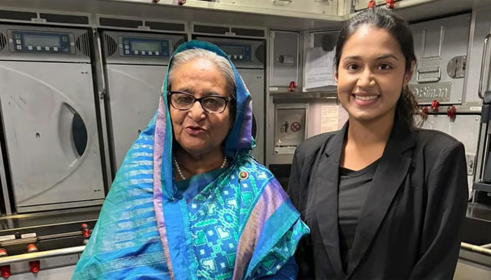 প্রধানমন্ত্রীর সঙ্গে ফ্লাইটে ফারিণ