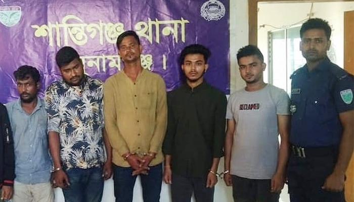 শান্তিগঞ্জে যাত্রী সেজে সিএনজি দিয়ে স্বর্ণালংকার ছিনতাই, গ্রেপ্তার ৫