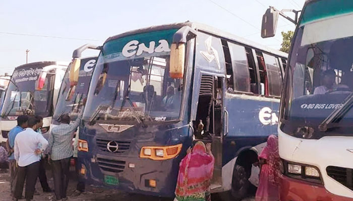 ময়মনসিংহ থেকে ঢাকাগামী বাস বন্ধ, দুর্ভোগে যাত্রীরা