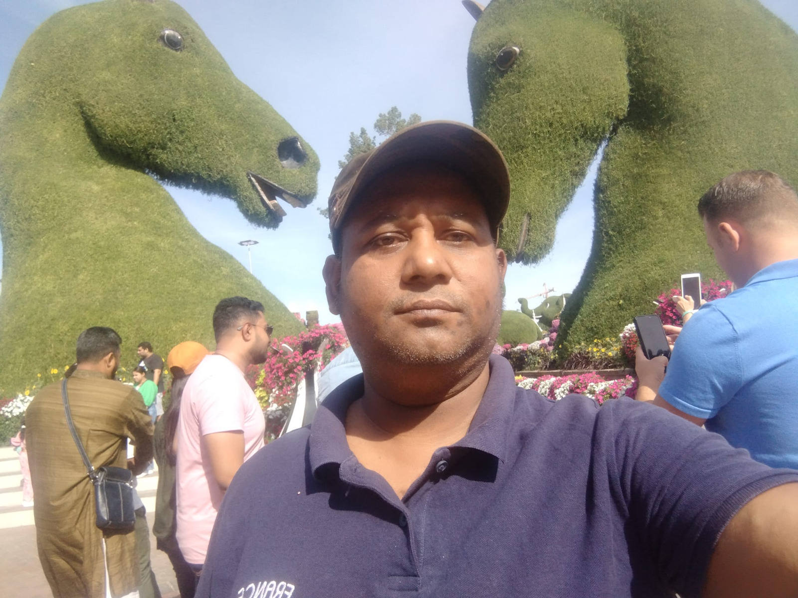 দুবাইয়ে মরুর বুকে এক চিলতে স্বর্গ ‘মিরাকল গার্ডেন’