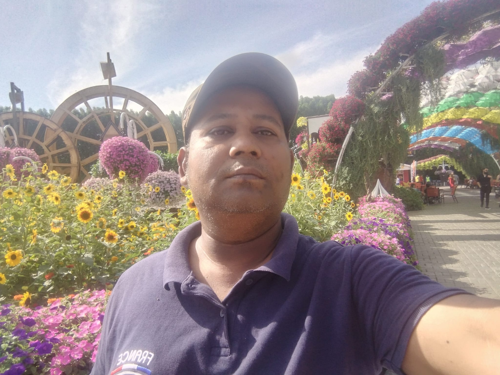 দুবাইয়ে মরুর বুকে এক চিলতে স্বর্গ ‘মিরাকল গার্ডেন’