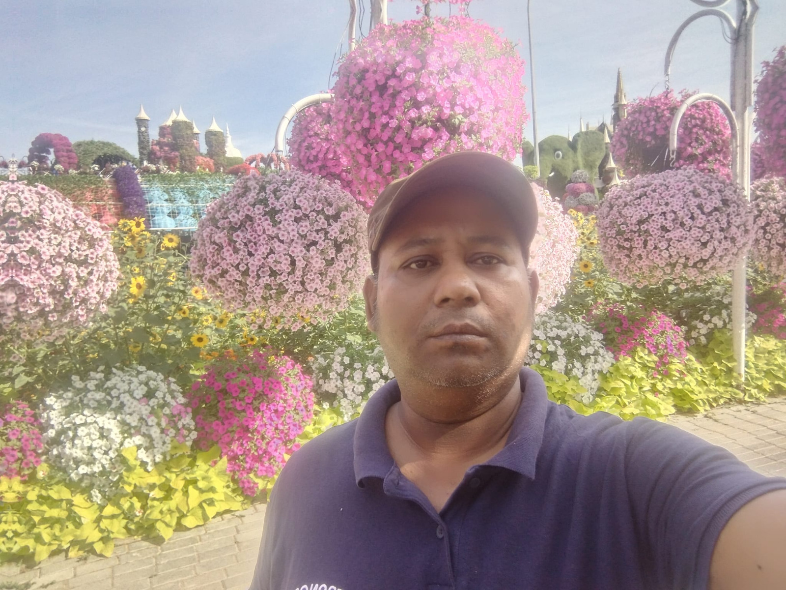 দুবাইয়ে মরুর বুকে এক চিলতে স্বর্গ ‘মিরাকল গার্ডেন’