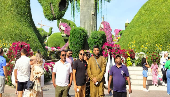 দুবাইয়ে মরুর বুকে এক চিলতে স্বর্গ ‘মিরাকল গার্ডেন’