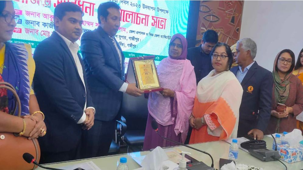 গাজীপুর জেলার শ্রেষ্ঠ জয়িতা পারুল আক্তার 