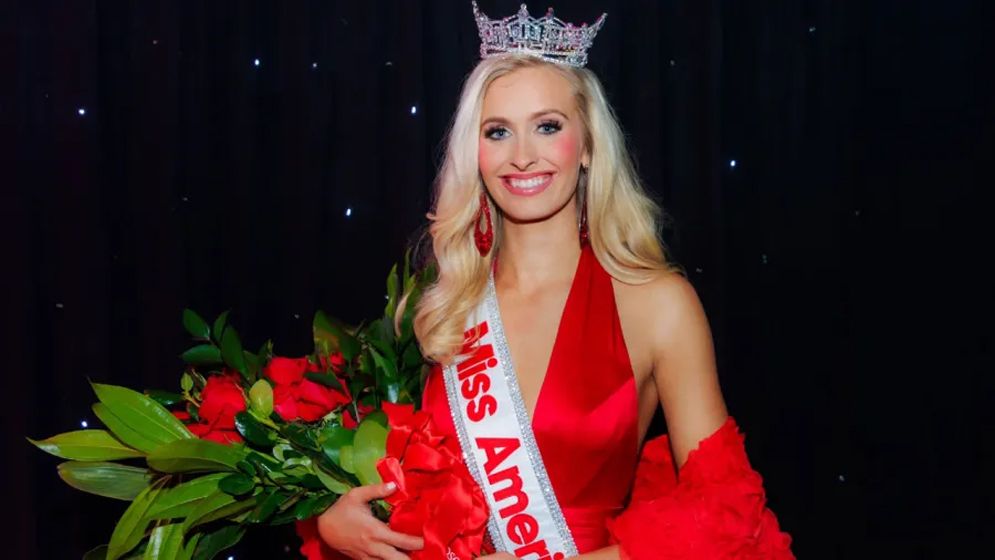 পাইলট থেকে ‘মিস আমেরিকা’র খেতাব জিতলেন মার্শ