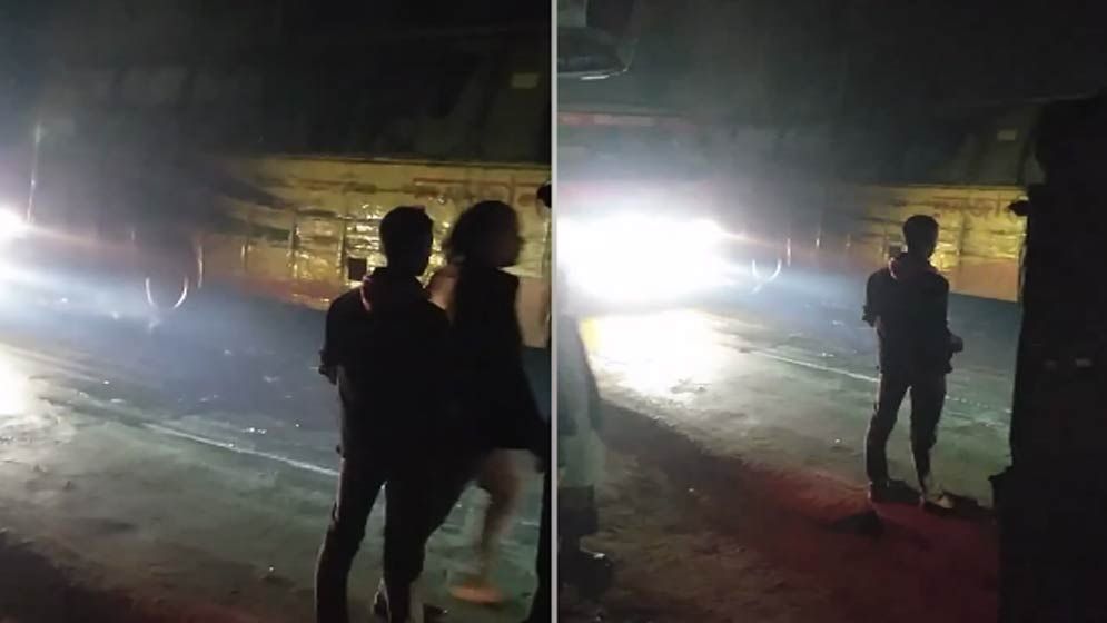 ডেমরায় বাসে আগুন