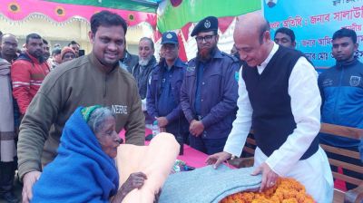 ঘিওরে প্রধানমন্ত্রীর তহবিলের শীতবস্ত্র বিতরণ 