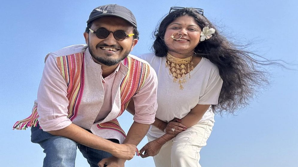 ‘আন-অফিসিয়াল’ হানিমুনে মৌসুমী