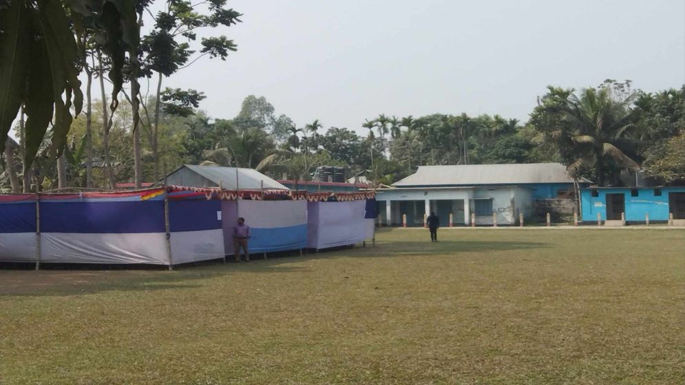 সামিয়ানার নিচে পরীক্ষা নেয়া সেই কেন্দ্র সচিবকে অব্যাহতি 