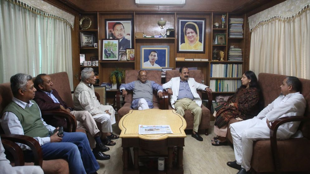 “বন্দী বিএনপি নেতা স্বপন ও এনির পরিবারের পাশে শীর্ষ নেতৃবৃন্দ”