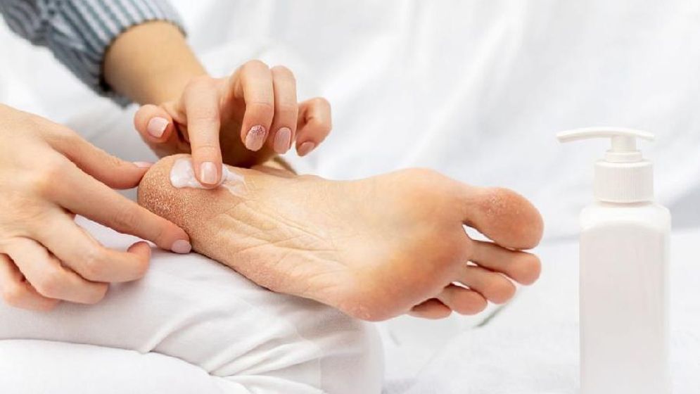 গরমে ত্বকের যত্নের পাশাপাশি পায়ের যত্ন যেভাবে