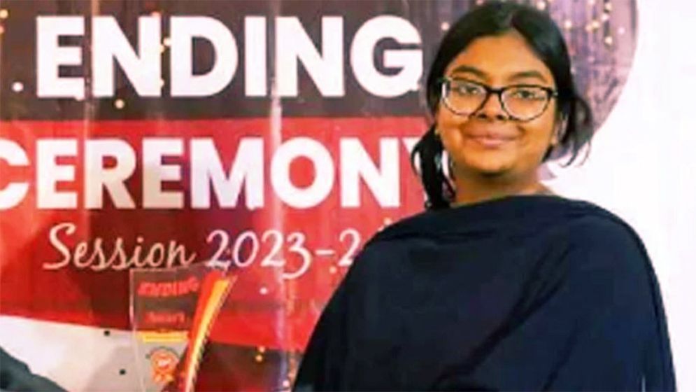 মেডিকেল ভর্তি পরীক্ষায় প্রথম হলিক্রসের কে এই সর্বা