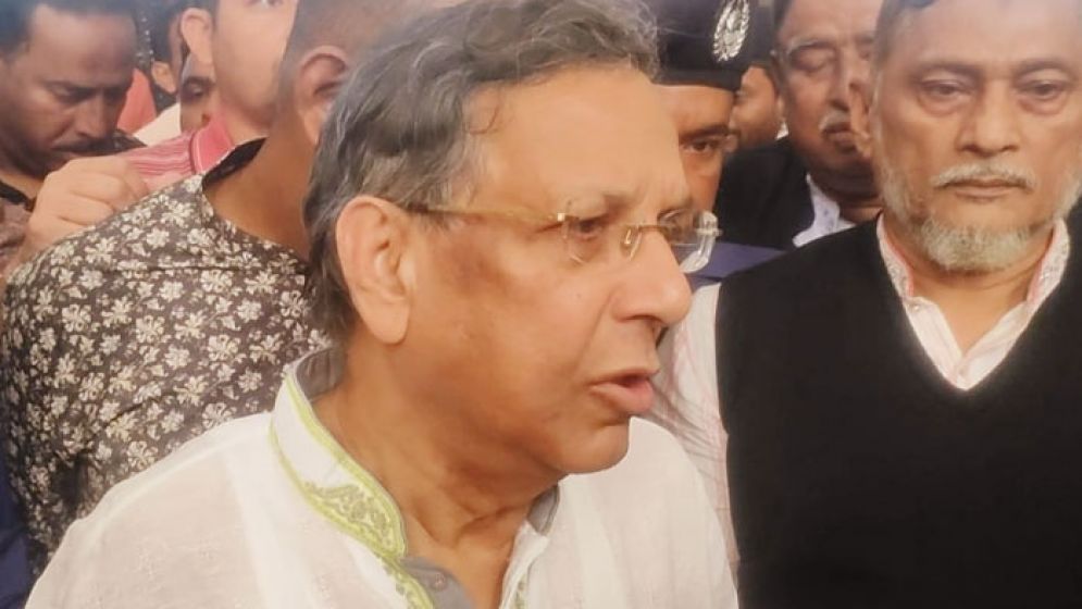 মানুষ শেখ হাসিনার উন্নয়ন কাজে মনোযোগ দিচ্ছে