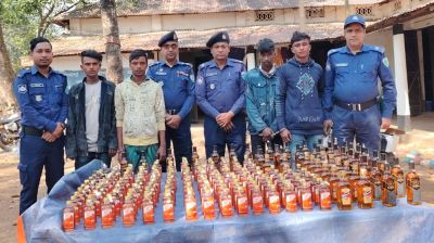 তাহিরপুরে ২০৩ বোতল ভারতীয় মদের চালনসহ ৪ যুবক গ্রেপ্তার