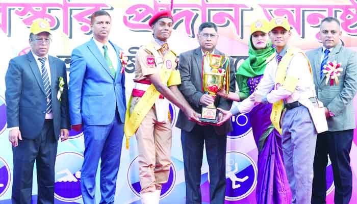 আদমজী ক্যান্টনমেন্ট কলেজ : আন্তঃহাউজ বার্ষিক ক্রীড়া প্রতিযোগিতার পুরস্কার বিতরণ