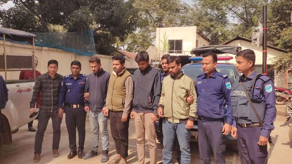 স্বামীকে আটকে রেখে স্ত্রীকে ধর্ষণ, ছাত্রলীগ নেতাসহ ৪ জন রিমান্ডে 