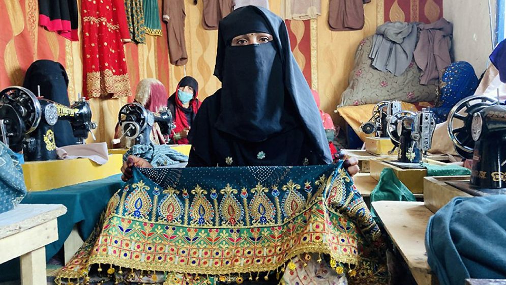 নারীদের পোশাক বানাতে পারবেন না পুরুষ দর্জি