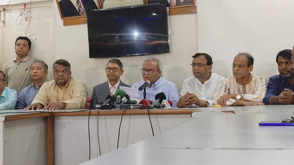 ঈদ উদযাপনের বিপরীতে মানুষ মুখ লুকিয়ে কাঁদছে 