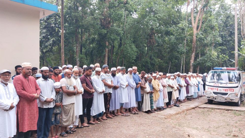 ঝালকাঠির দুর্ঘটনায় নিহত একই পরিবারের ৫ জনের দাফন সম্পন্ন