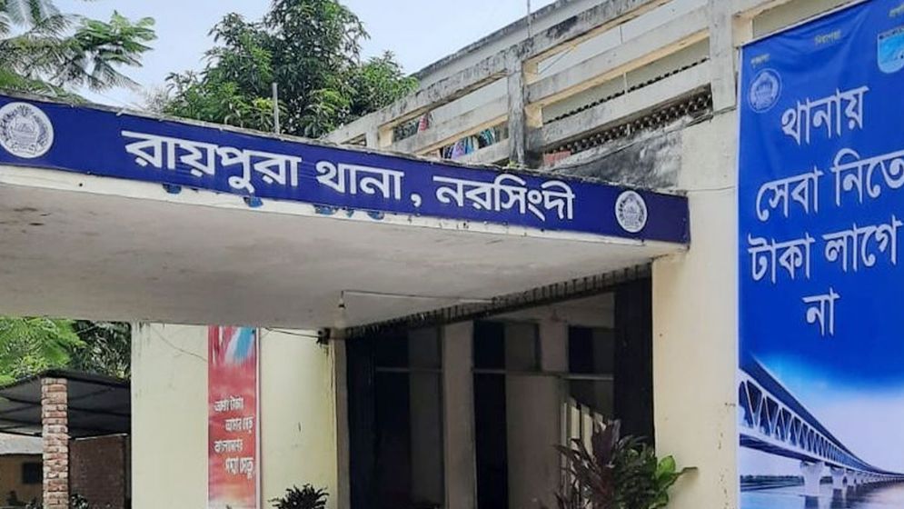 প্রকাশ্যে দুই জনকে গুলি করে ৬০ লাখ টাকা ছিনতাই