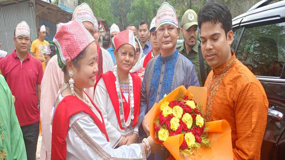 কাপ্তাইয়ে তনচংগ্যা সম্প্রদায়ের নারীদের বিষু উৎসব পালন 