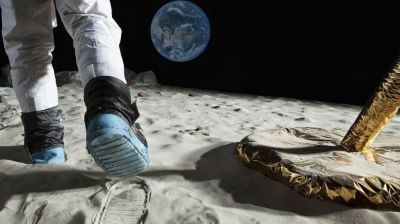  প্রথমবারের মতো আমেরিকার বাইরের কেউ চাঁদে পা রাখবেন!