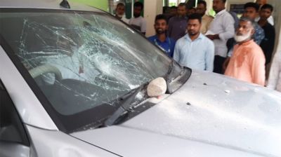 পঞ্চগড়ে জেলা প্রশাসকের গাড়ি ভাংচুর, যুবক আটক