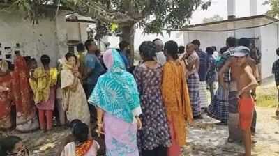 গভীর নলকূপের গর্তে পড়ে গেল যুবক, অতঃপর...