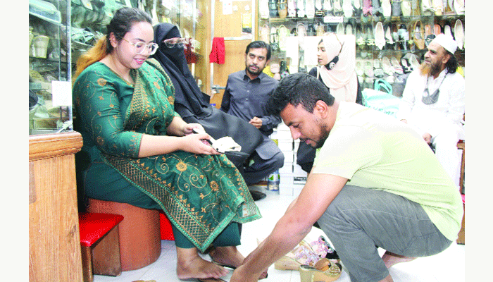 পছন্দের শীর্ষে সিগতাই নাগরা, লোফার : নতুন জুতায় ঈদ