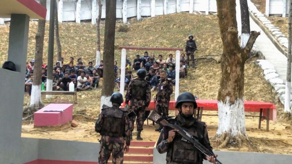 বাংলাদেশে আশ্রয় নিলো মিয়ানমারের আরো ৫ বিজিপি সদস্য