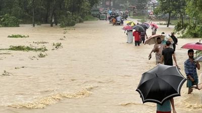 পানির নিচে তলিয়ে গেছে কক্সবাজারের বেশিরভাগ সড়ক