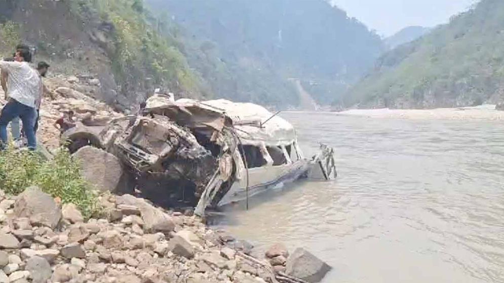 উত্তরাখণ্ডে পাহাড়ি রাস্তা থেকে নদীতে গাড়ি, নিহত ৮